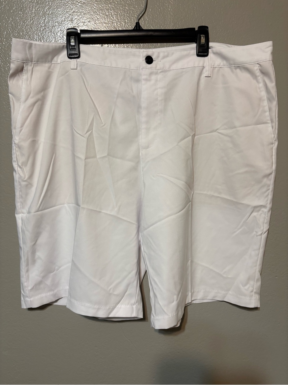 adidas CLIMALITE Men’s White Flat Front Performance Shorts Size 42